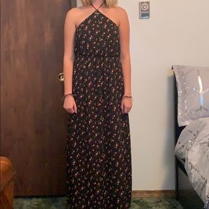 Super cute halter top floral dress!